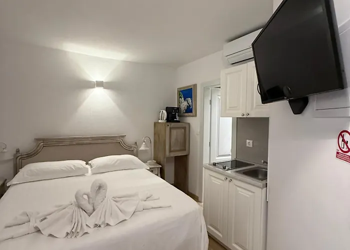 Dubrovnik Throne Suite I