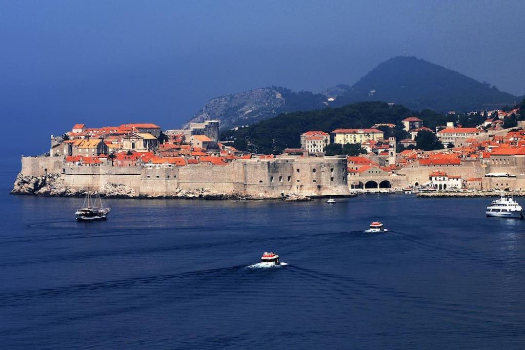 Apartament Throne I