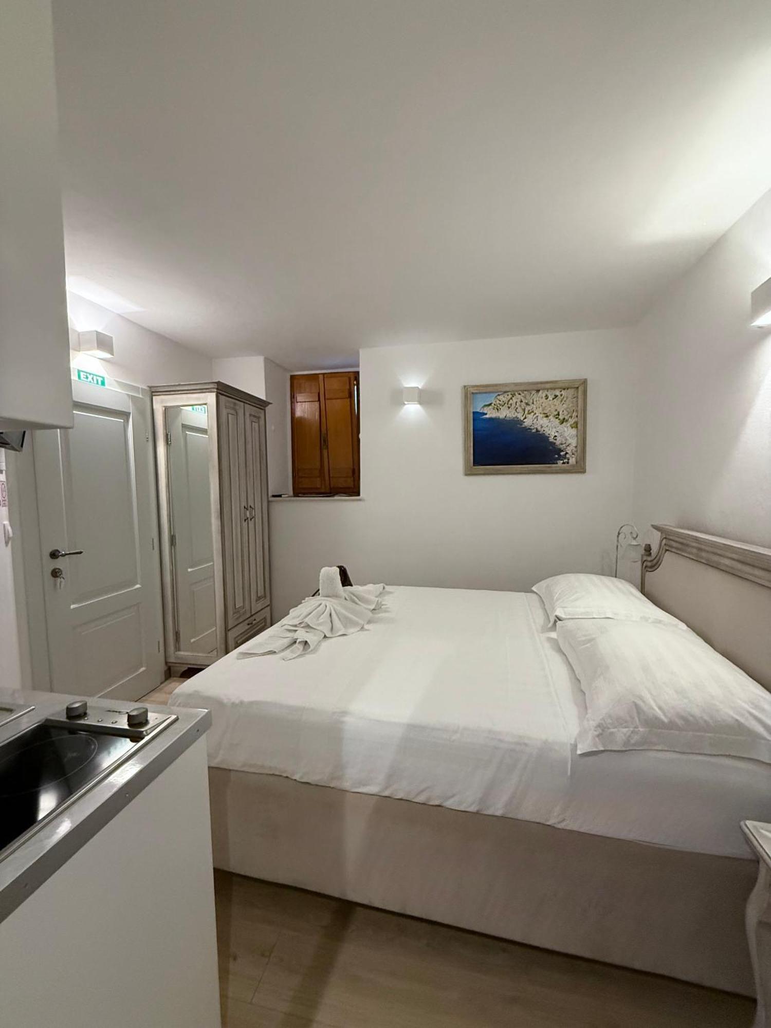 Apartament Throne I